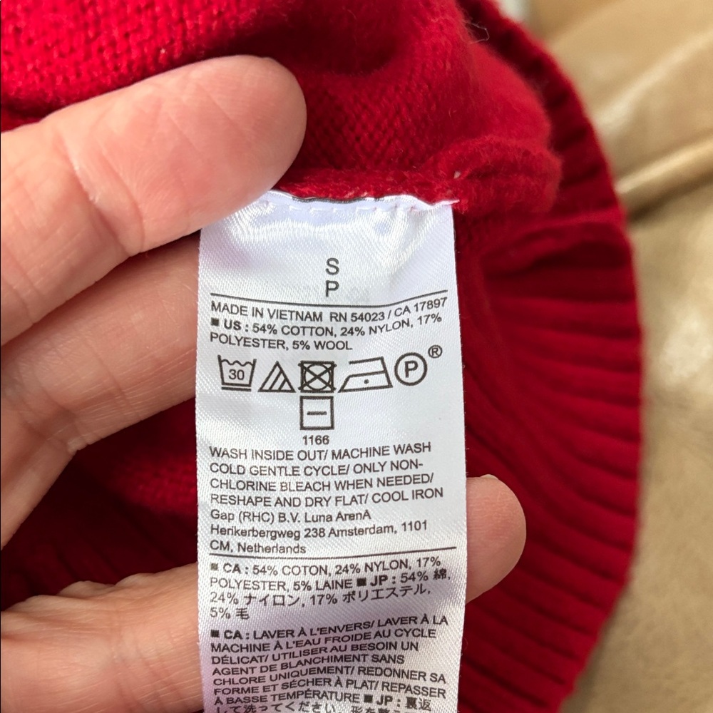 Clearance! Banana Republic Red Turtleneck Sweater – Size Small - Picture 6 of 6